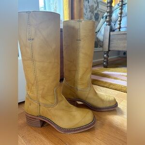 EUC Frye Campus Boots 14L, Banana, Size 8.5